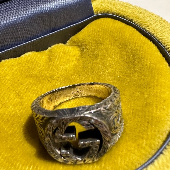 Gucci Interlocking GG Ring - Picture 6 of 11